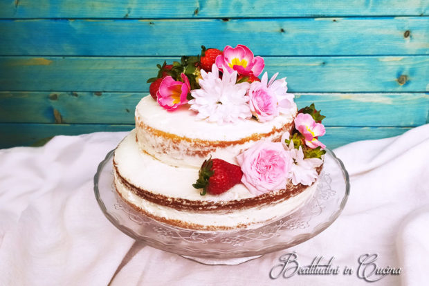 Naked Cake Alle Fragole E Fiori Beatitudini In Cucina